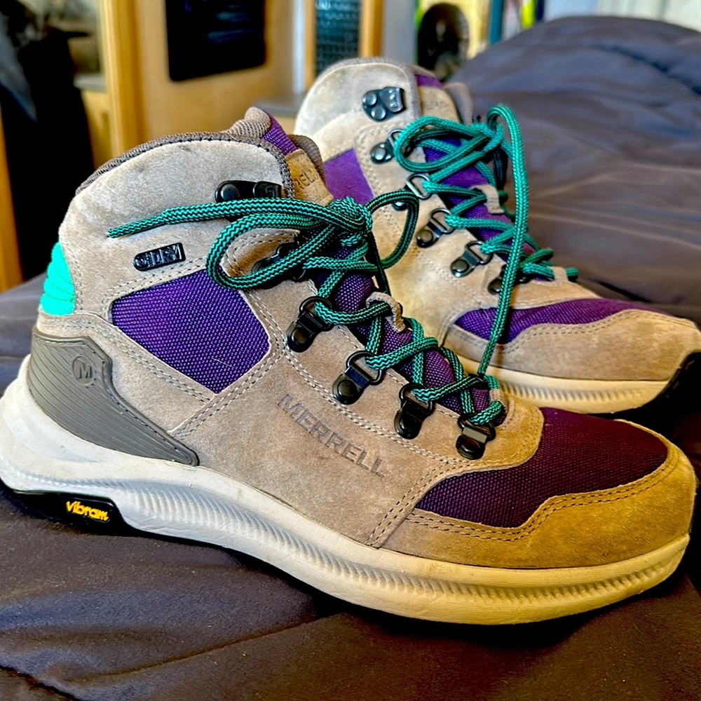 Merrell vibram hiking boots.